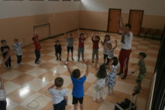 YOGA DELLA RISATA NELLA SCUOLA DELL'INFANZIA