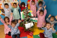 Natale con i bimbi della Sacra Famiglia
